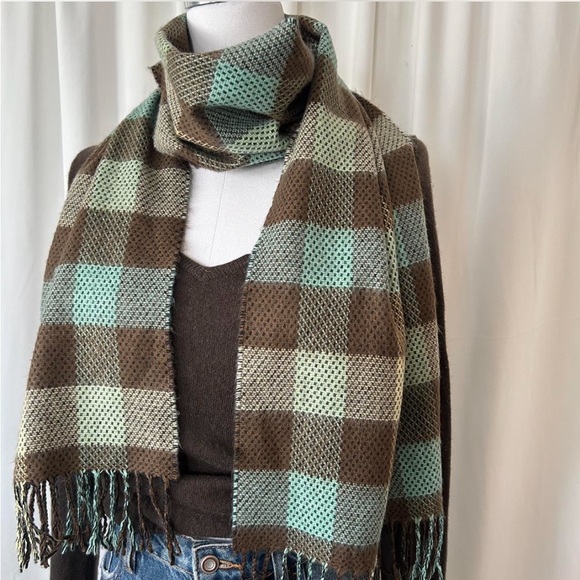 100% Cashmere Plaid scarf made in Scotland Green. - Picture 3 of 8
